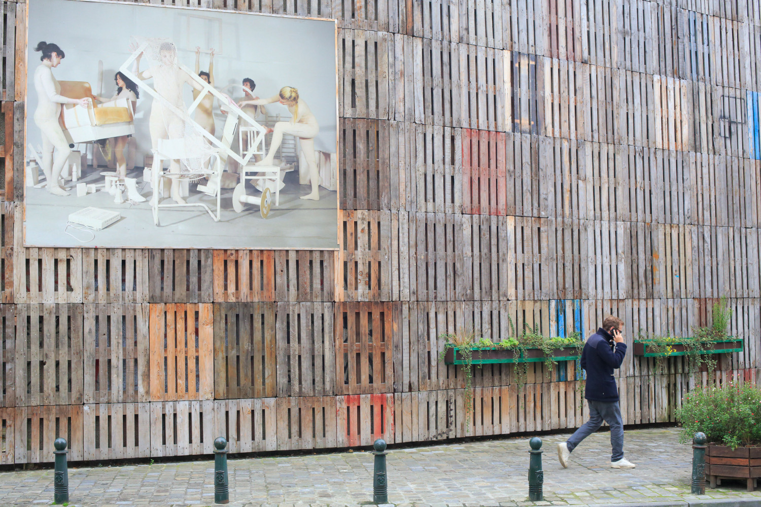 Située entre la Bourse et le canal, la rue Antoine-Dansaert (banquier bruxellois du XIXe siècle) a longtemps...