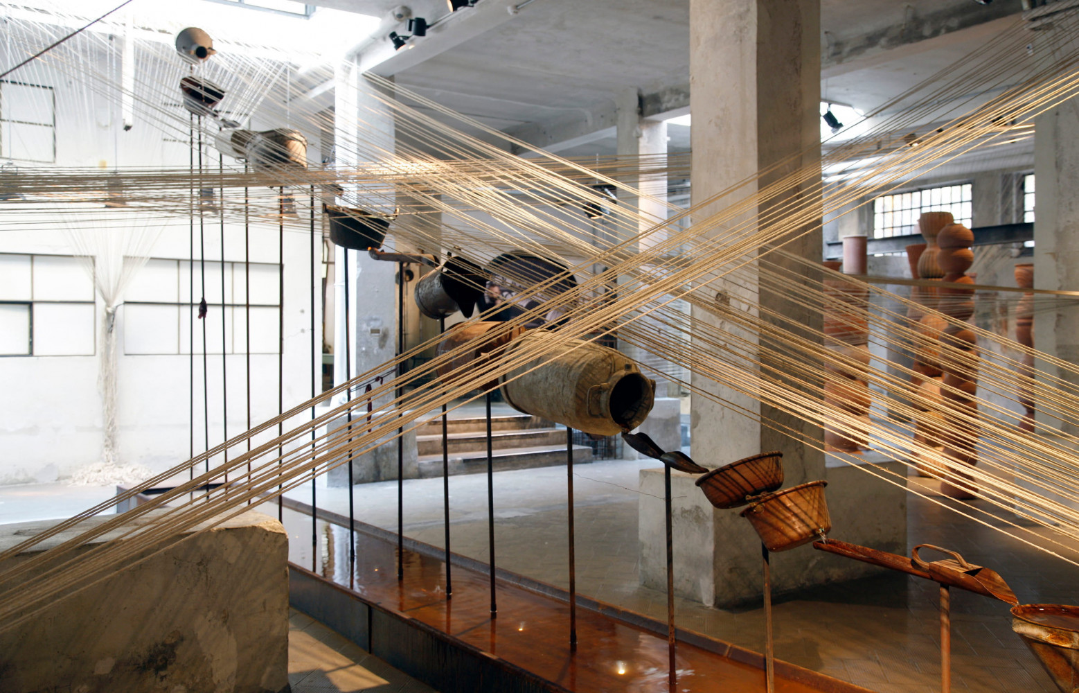 Dans la salle d’exposition du Circolo Marras, au sous-sol de la boutique, le studio de design Eligo,...