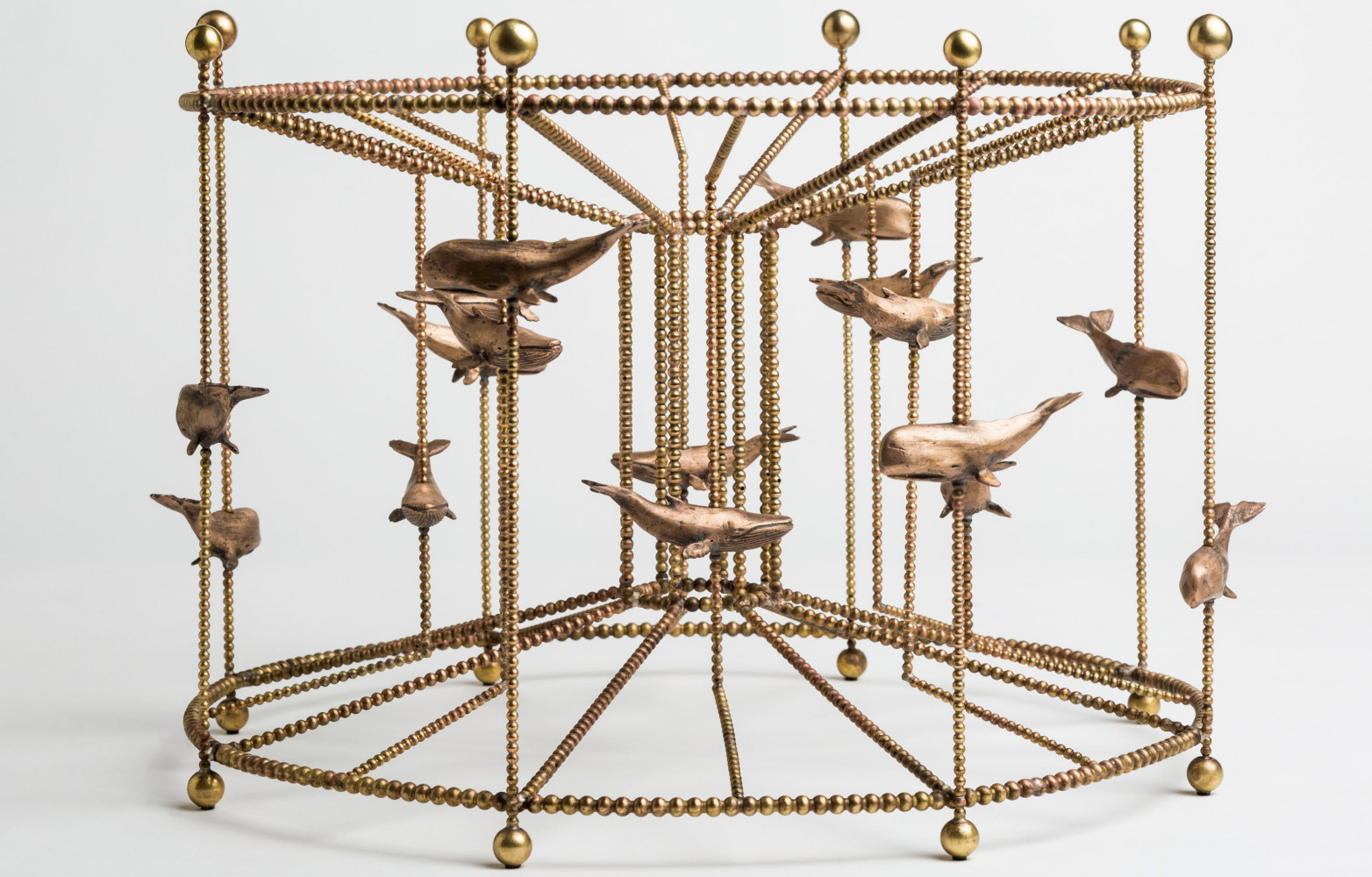 Le dialogue entre designers et artisans appelle à s'éloigner du design industriel. Dans cet esprit, Pietro Russo...