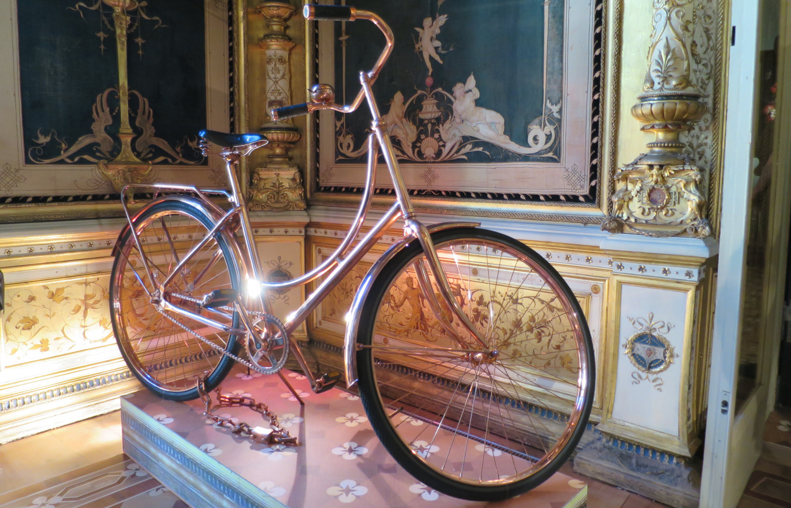 Très remarquée, la bicyclette en cuivre du designer Bart Van Heesch a été conçue pour survivre à...