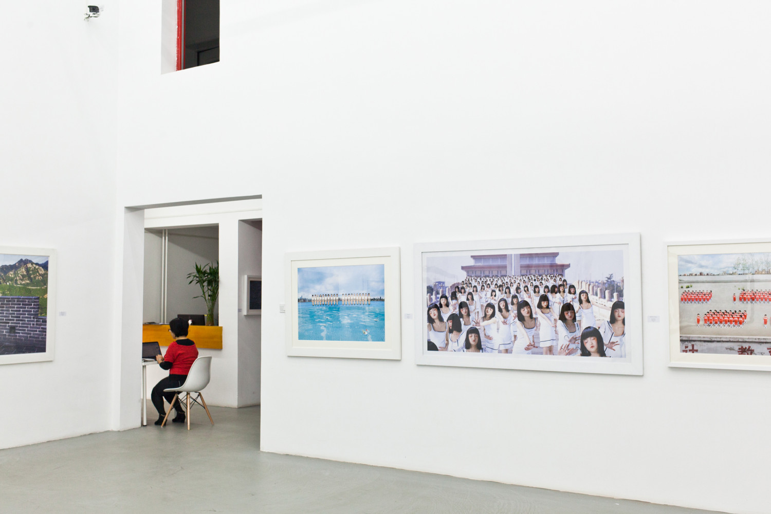 Installée au sein du complexe des Red Brick Galleries conçu par Ai Weiwei, à Caochangdi, l’antenne pékinoise...