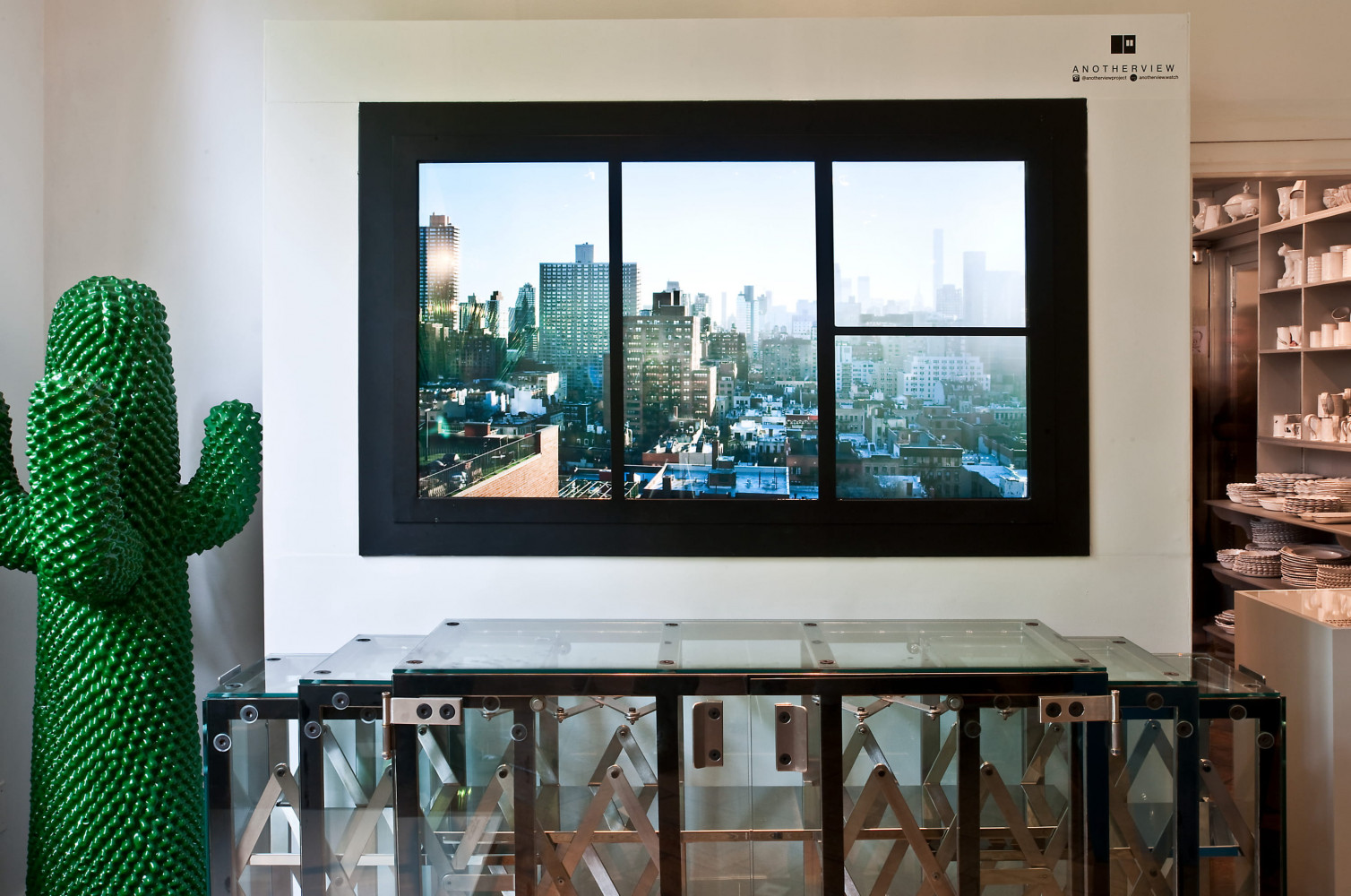 Attaché de presse de Rossana Orlandi, Marco Tabasso a créé une installation vidéo qui vous immerge dans...