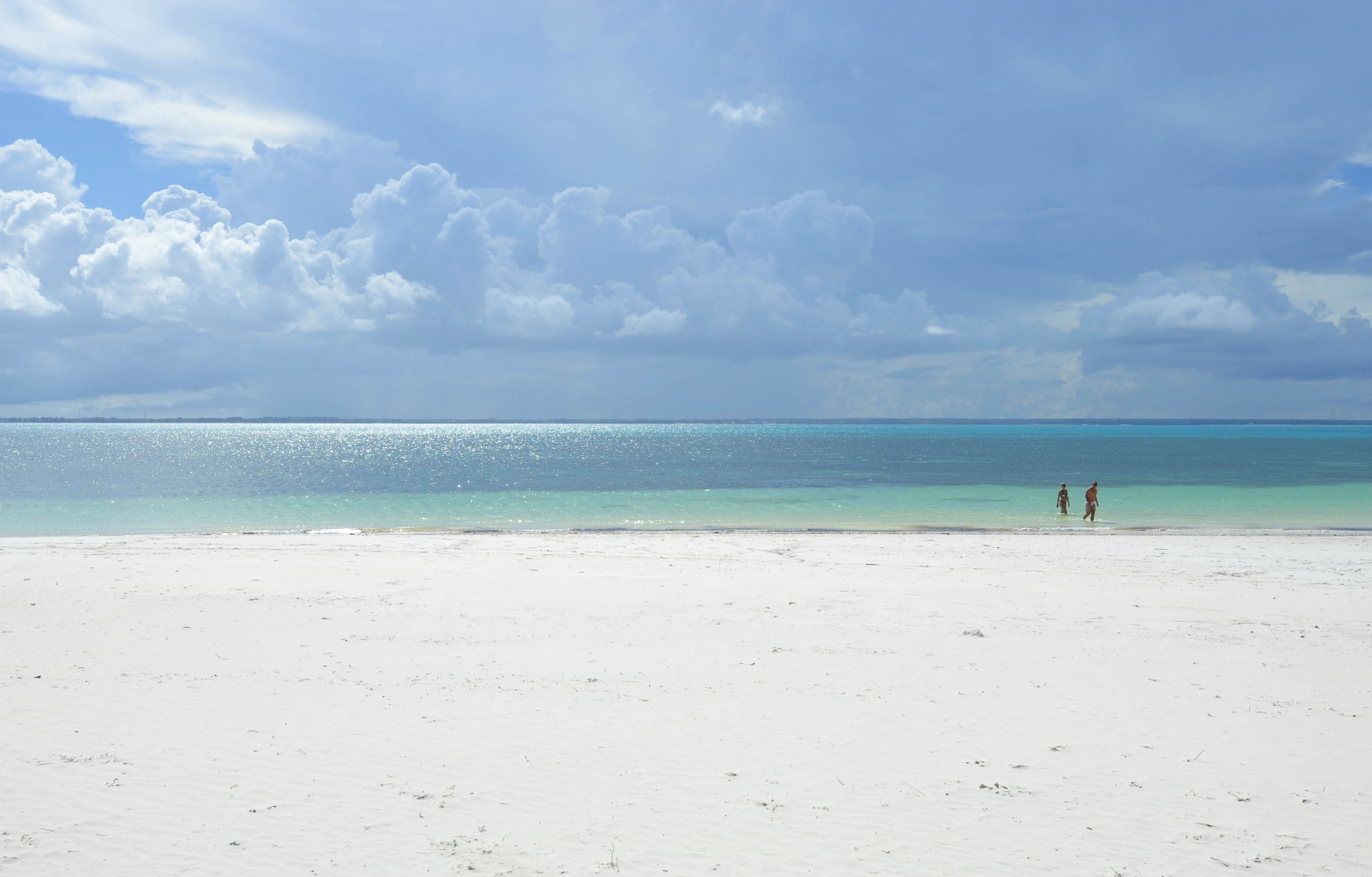 La plage de l'hôtel Konokono fait plusieurs kilomètres de long…