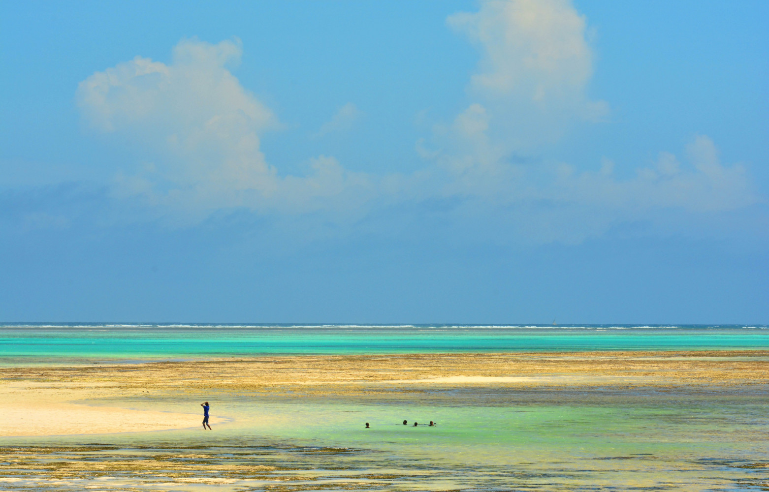 Sur l'île d'Ungunja, le lagon du village de Pongwe.