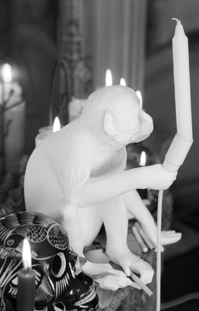 Bill s’essaie à la nature morte. La lampe Monkey de Marcantonio Raimondi Malerba (Seletti) a troqué son...