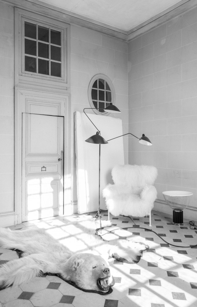 Fauteuil Tre Pezzi Wool de Franco Al- bini (Cassina), lampadaire Serge Mouille, lampe Taccia des frères Castiglioni...