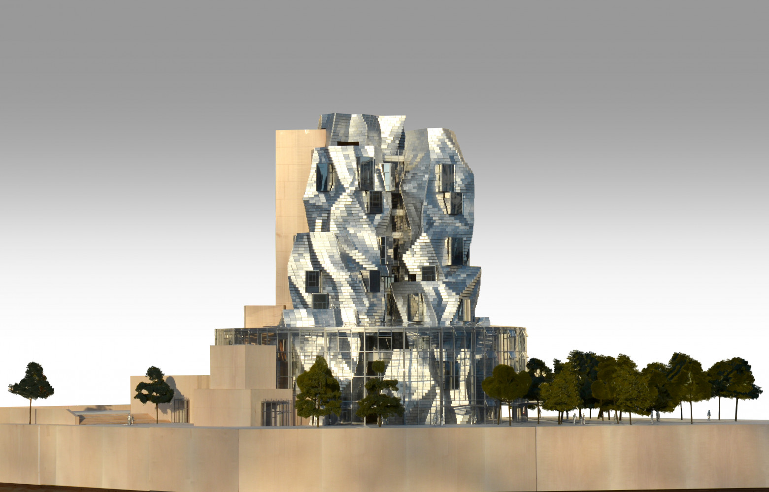 Le nouveau bâtiment conçu par Frank Gehry, pour la Fondation LUMA au Parc des Ateliers d'Arles.