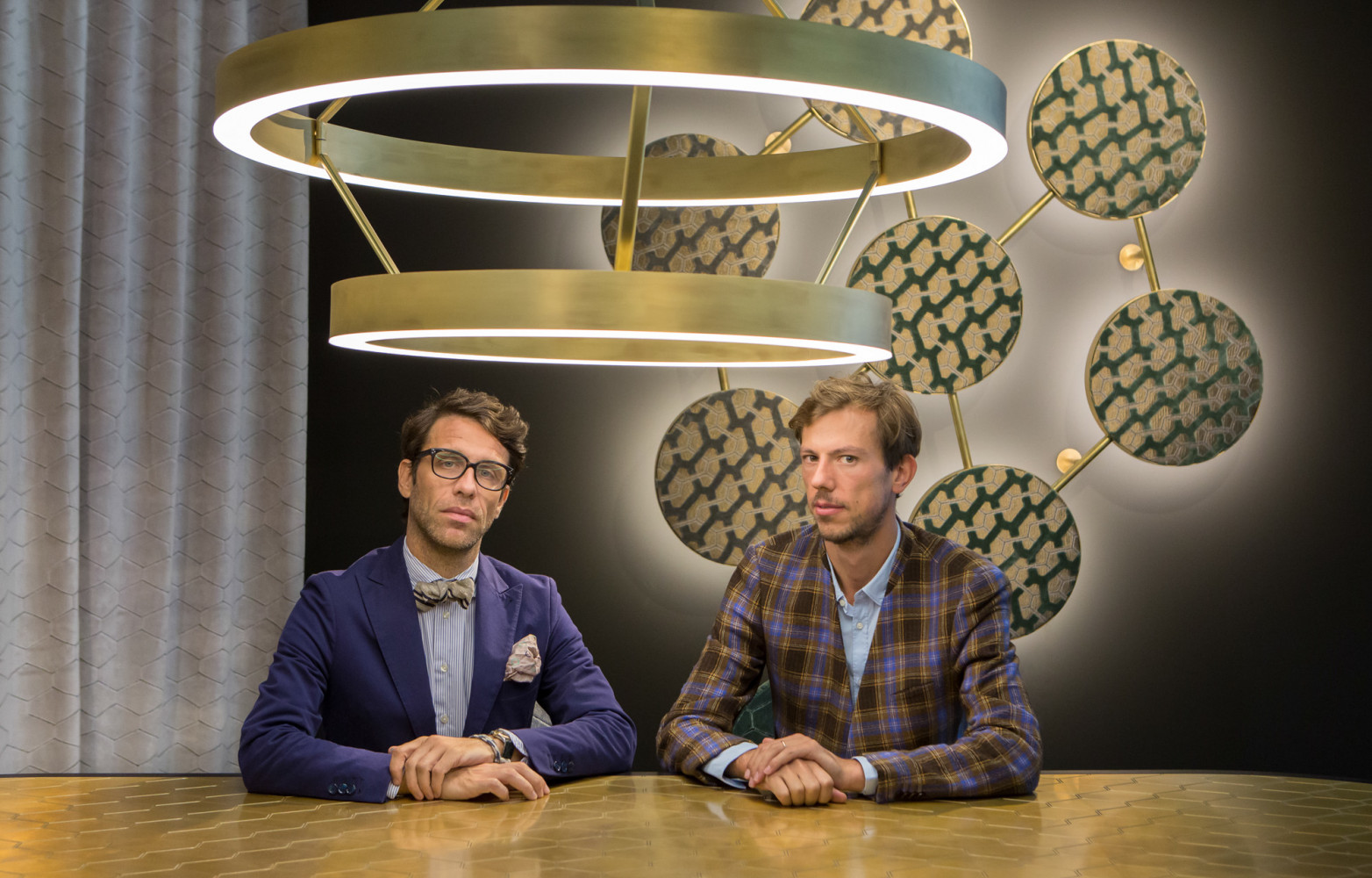 Jusque-là, l'éditeur de tissu italien Bonotto livrait plutôt du velours de soie pour les collections de Dries...