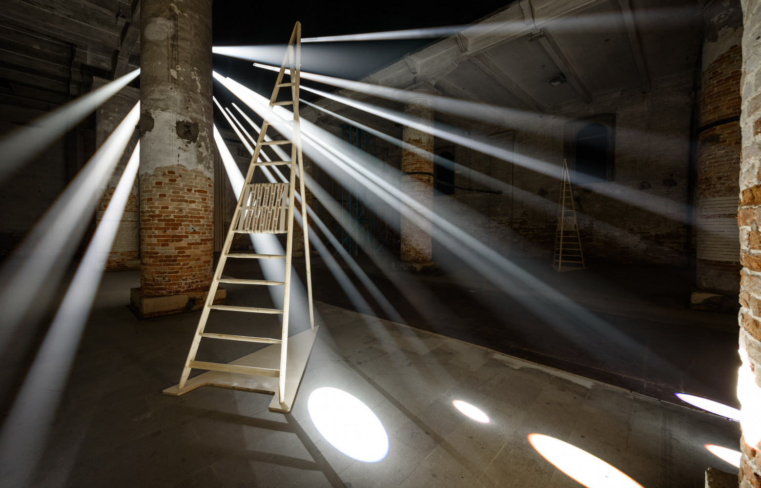 La très belle installation de Transsolar à l’Arsenale nous rappelle combien le développement durable est avant tout...