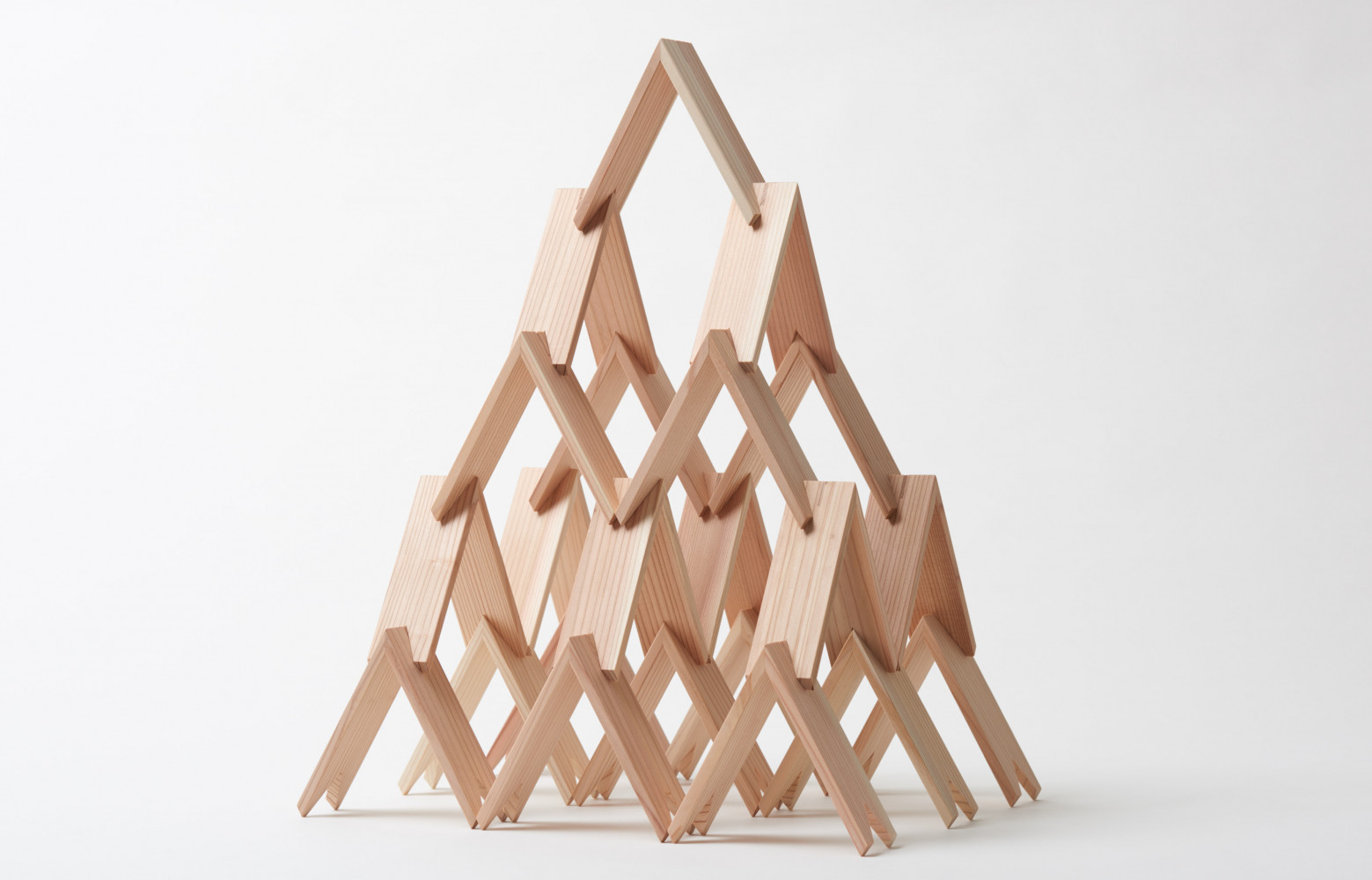 La pyramide en Tsumiki de Kengo Kuma.