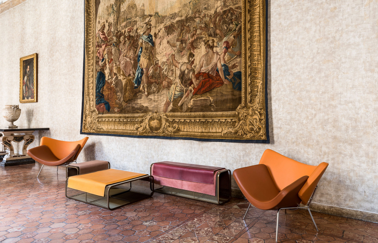 Fauteuils Butterfly Kiss de Christian Ghion (Sawaya & Moroni) et ensemble Caballito blanco de Nestor Perkal (oscarmaschera).