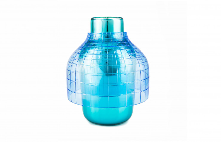 Nouveau, le vase « Corolle », réalisé chez le verrier tchèque Verreum dont Sebastian Herkner est aussi le directeur artistique.