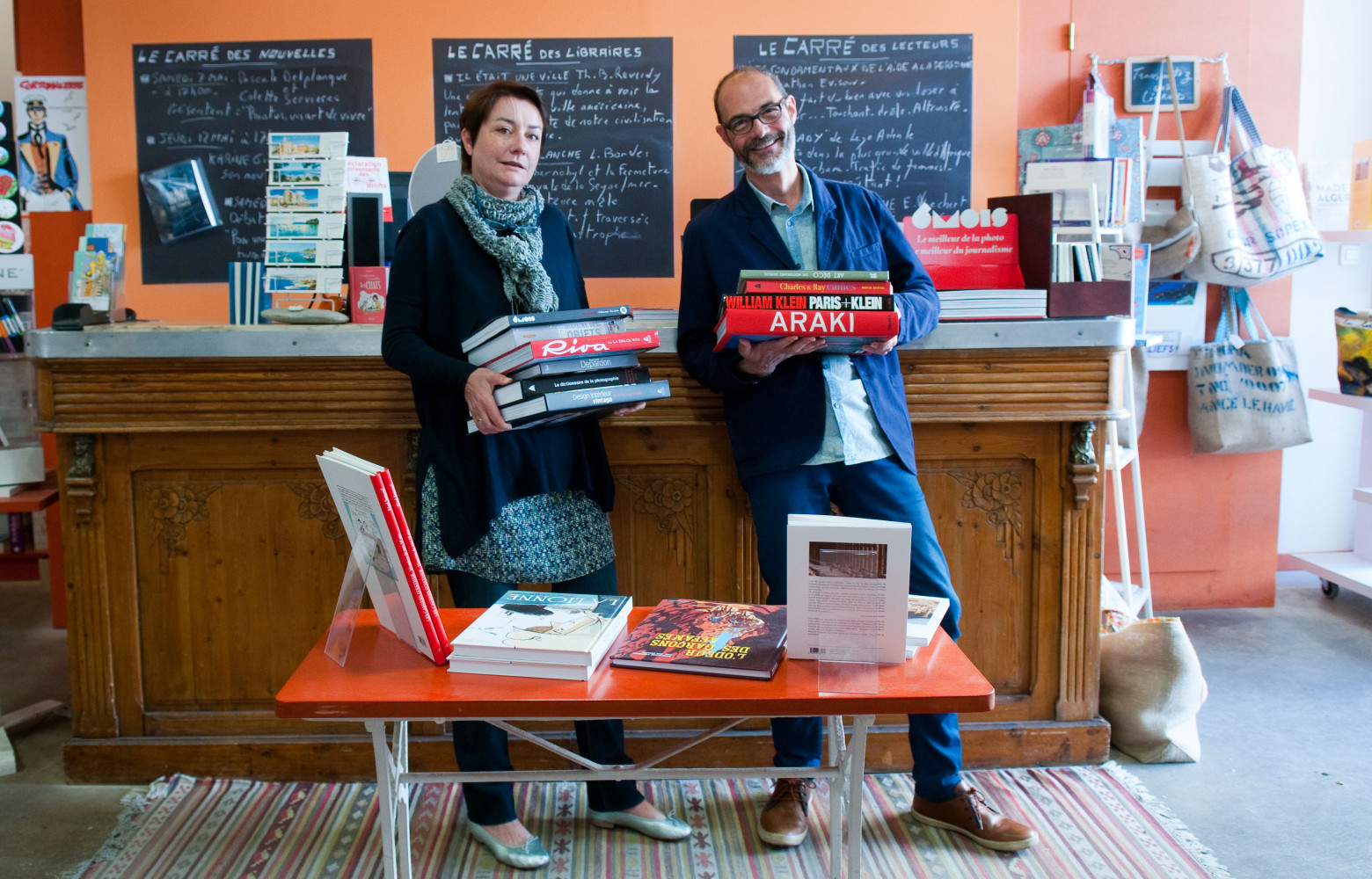 Marion et Raphaël Riva partagent leur amour de la lecture dans l’une des librairies les plus conviviales...