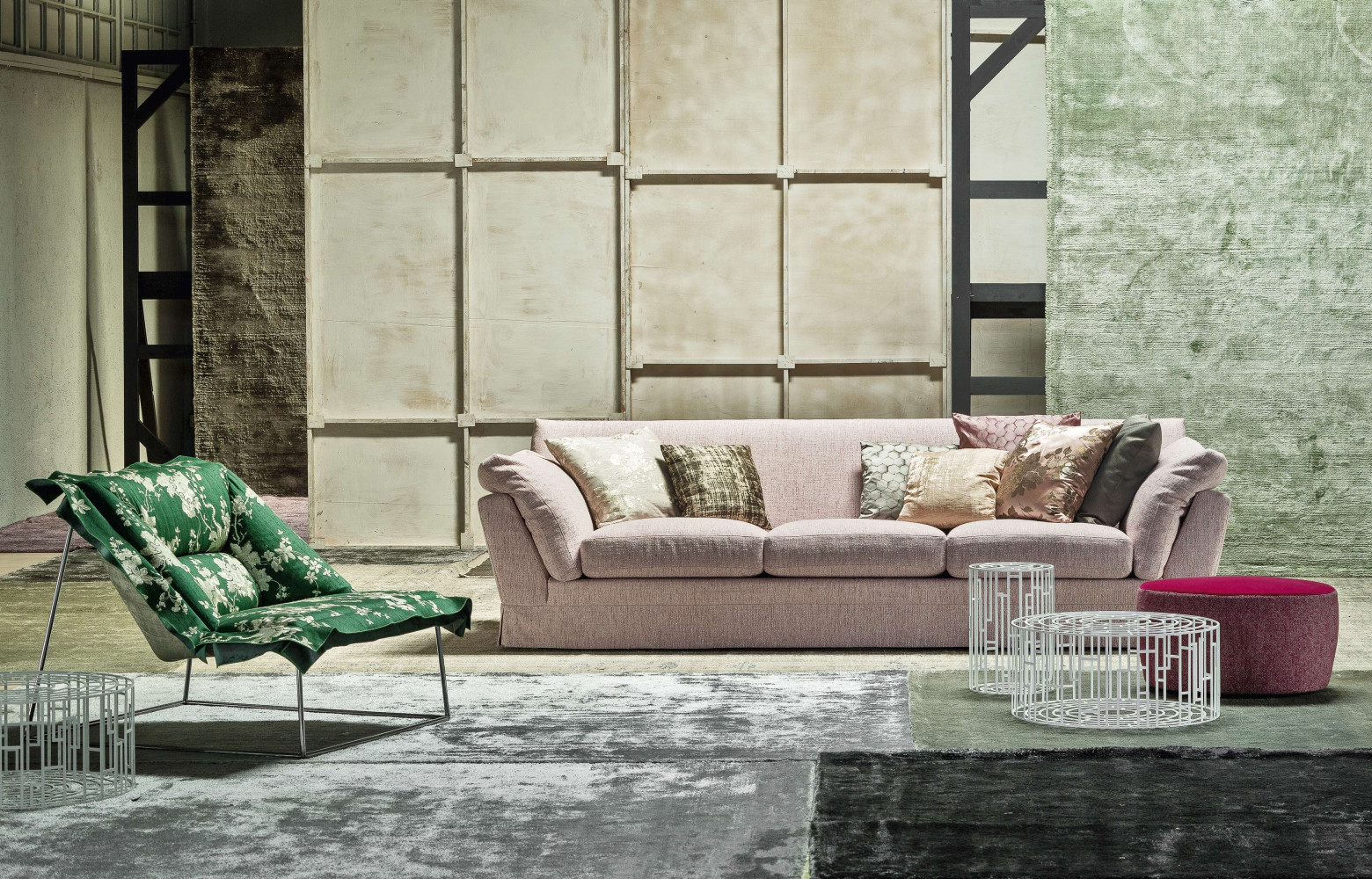 Fauteuil "Volant", design Patricia Urquiola (2007), tissu Rubelli "Donna Fugata Malachite + Rubelli Venier Argento" ; bandeau...
