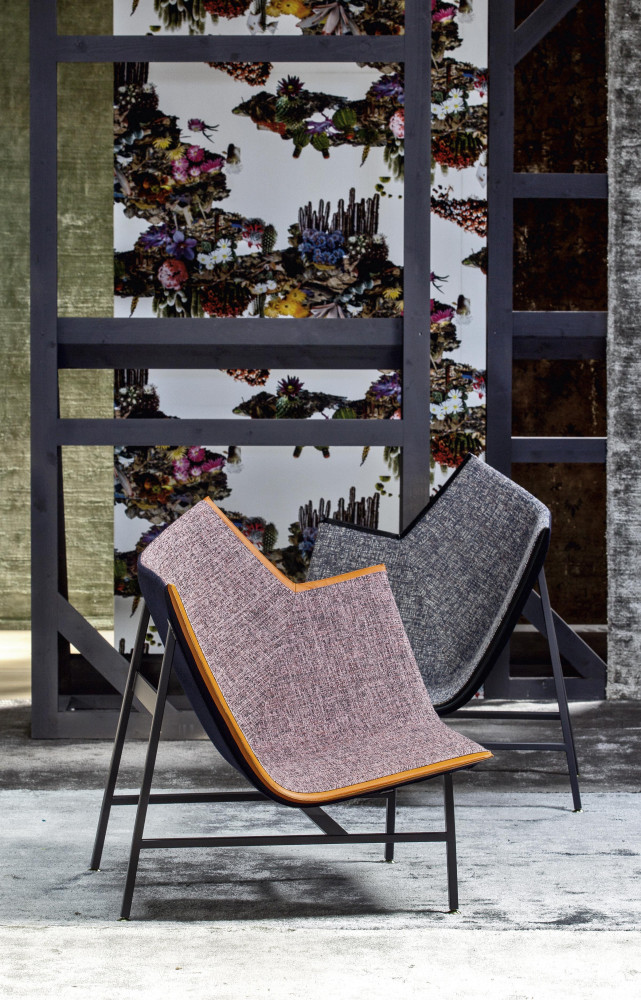 Fauteuils "Paper Planes", édition spéciale, design Doshi + Levien (2010), tissu assise Kvadrat "Sonar" et coque Kvadrat...