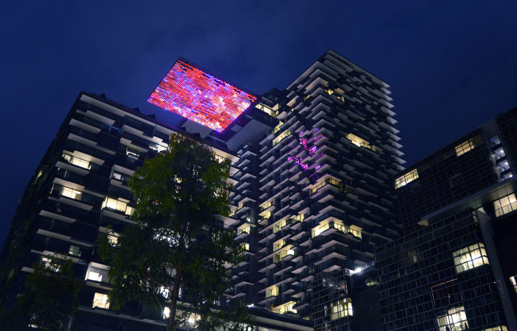 Miroir de mer » (2013), de Yann Kersalé, sur un immeuble de Jean Nouvel, à Sydney.