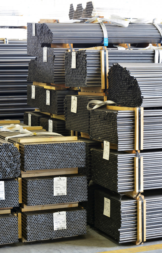 Les tubes qui serviront à la fabrication des divers modèles sont livrés déjà découpés afin de limiter...