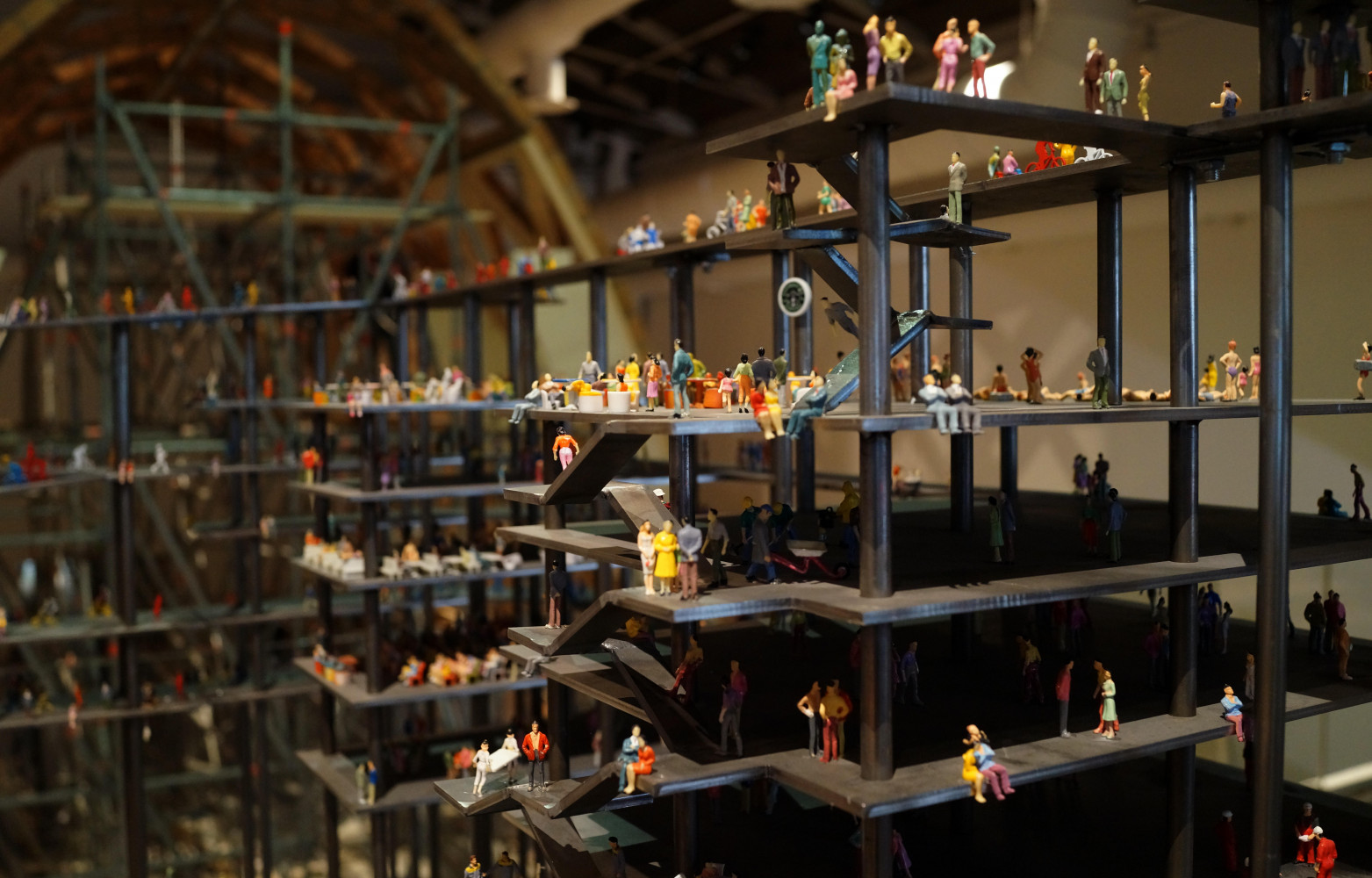 Difficile de ne pas s’éterniser devant l’installation fascinante exposée par Liu Jiakun dans le pavillon principal des...