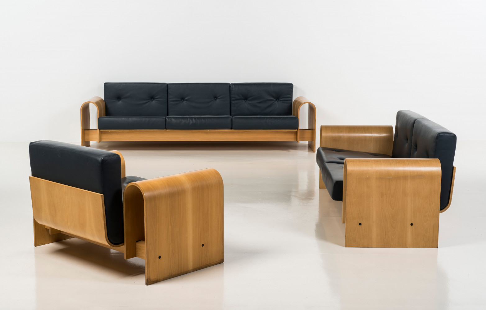 Salon « Sofa On » composé d'un canapé trois places, un canapé deux places et un fauteuil...