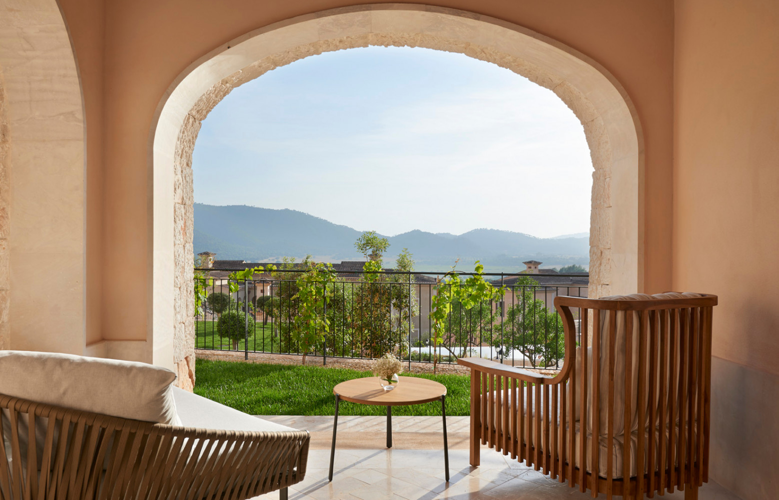 Les suites disposent d'une terrasse privative avec vue sur la nature sauvage de Majorque.
