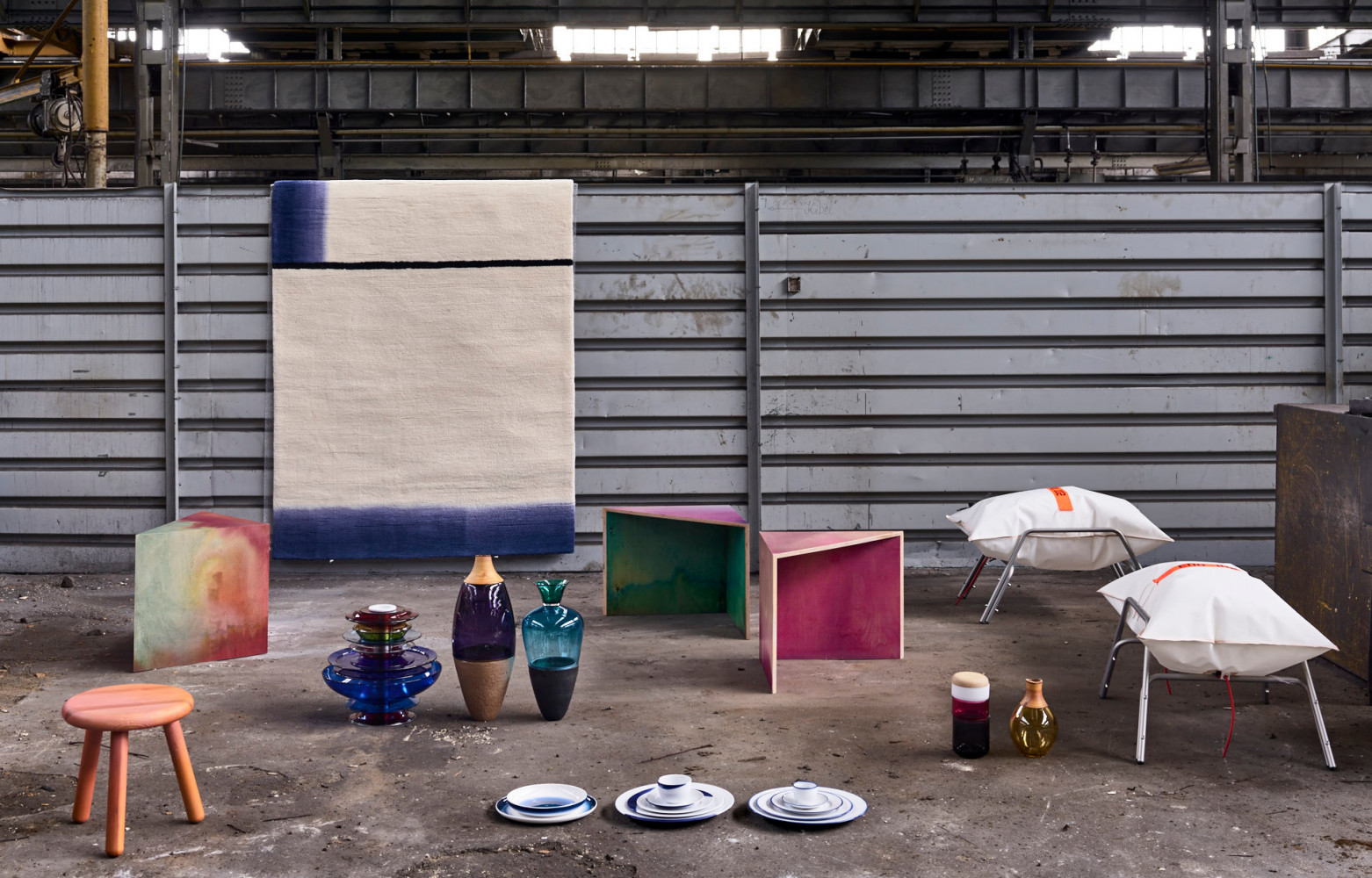 La juxtaposition des objets de l'exposition permet de mettre en lumière ce que les créateurs de la...