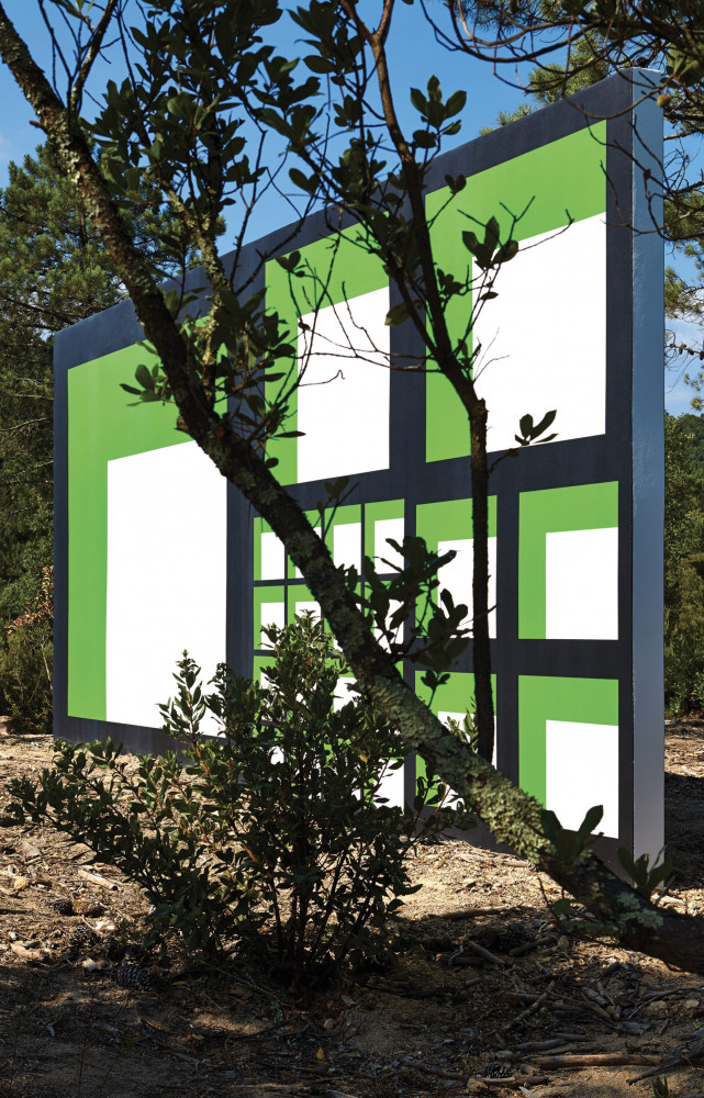 128 squares and their démonstration (2015) de Claudia Comte