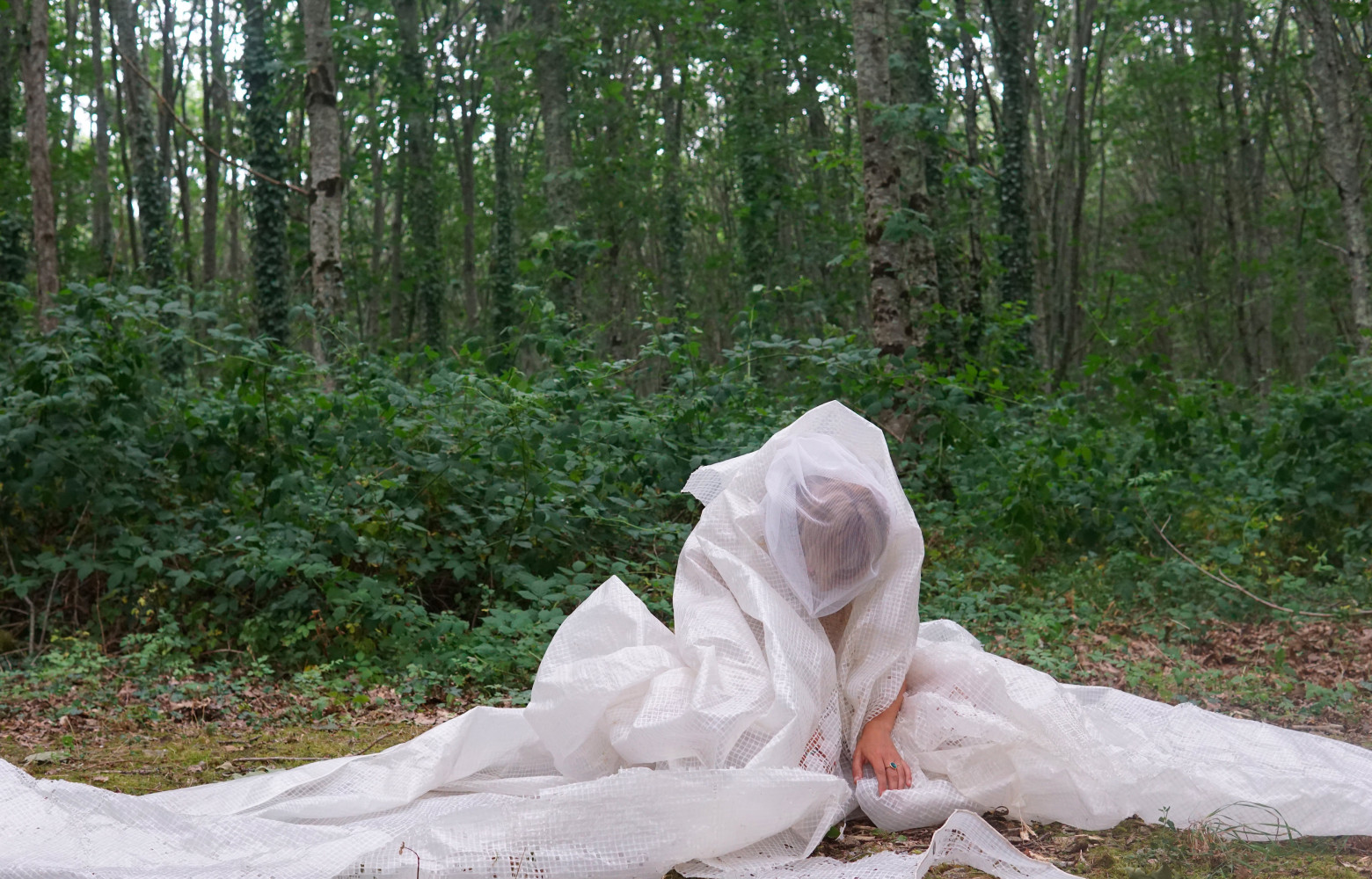 Costume enfilé, cette participante est prête pour le final.