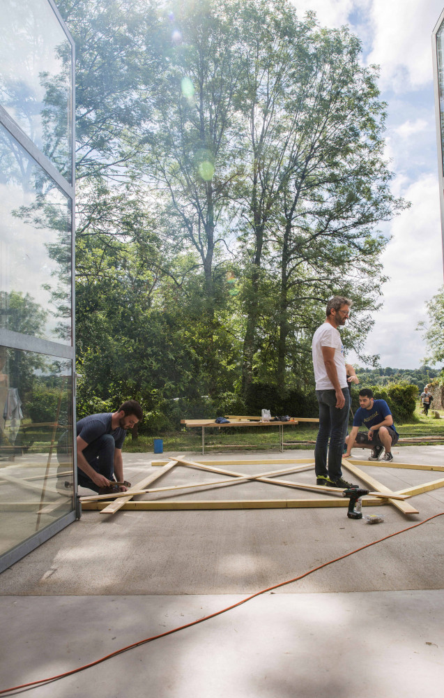 Le montage du pavillon.