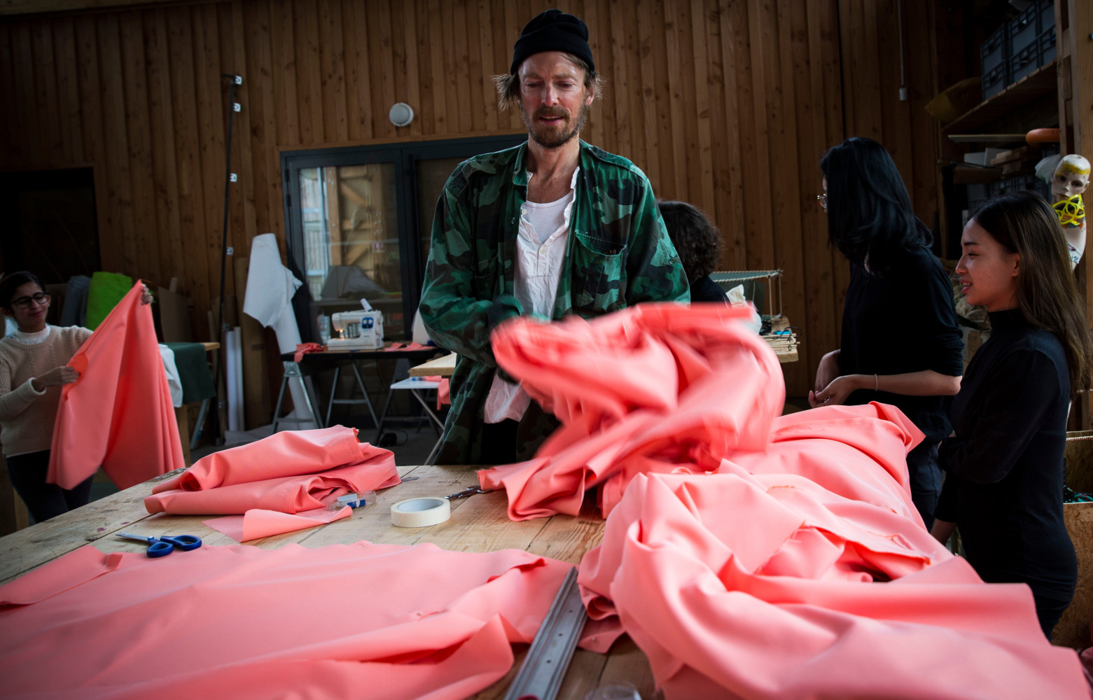 Le travail du tissu, une étape forcément primordiale pour Henrik.