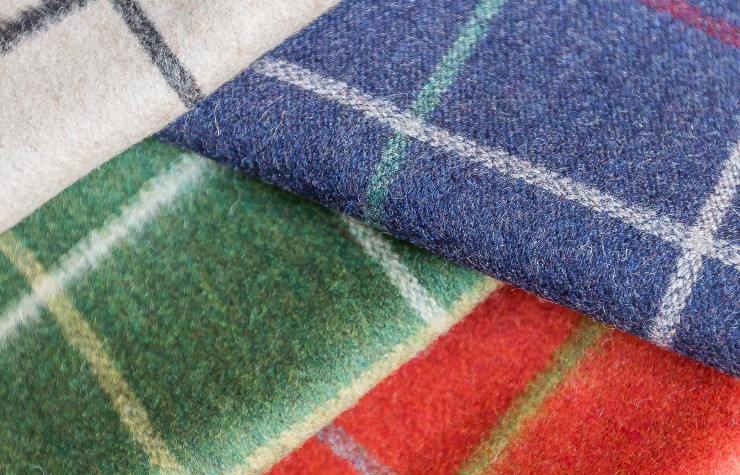 Collection de draps de laine à carreaux lavés et feutrés de Nobilis.