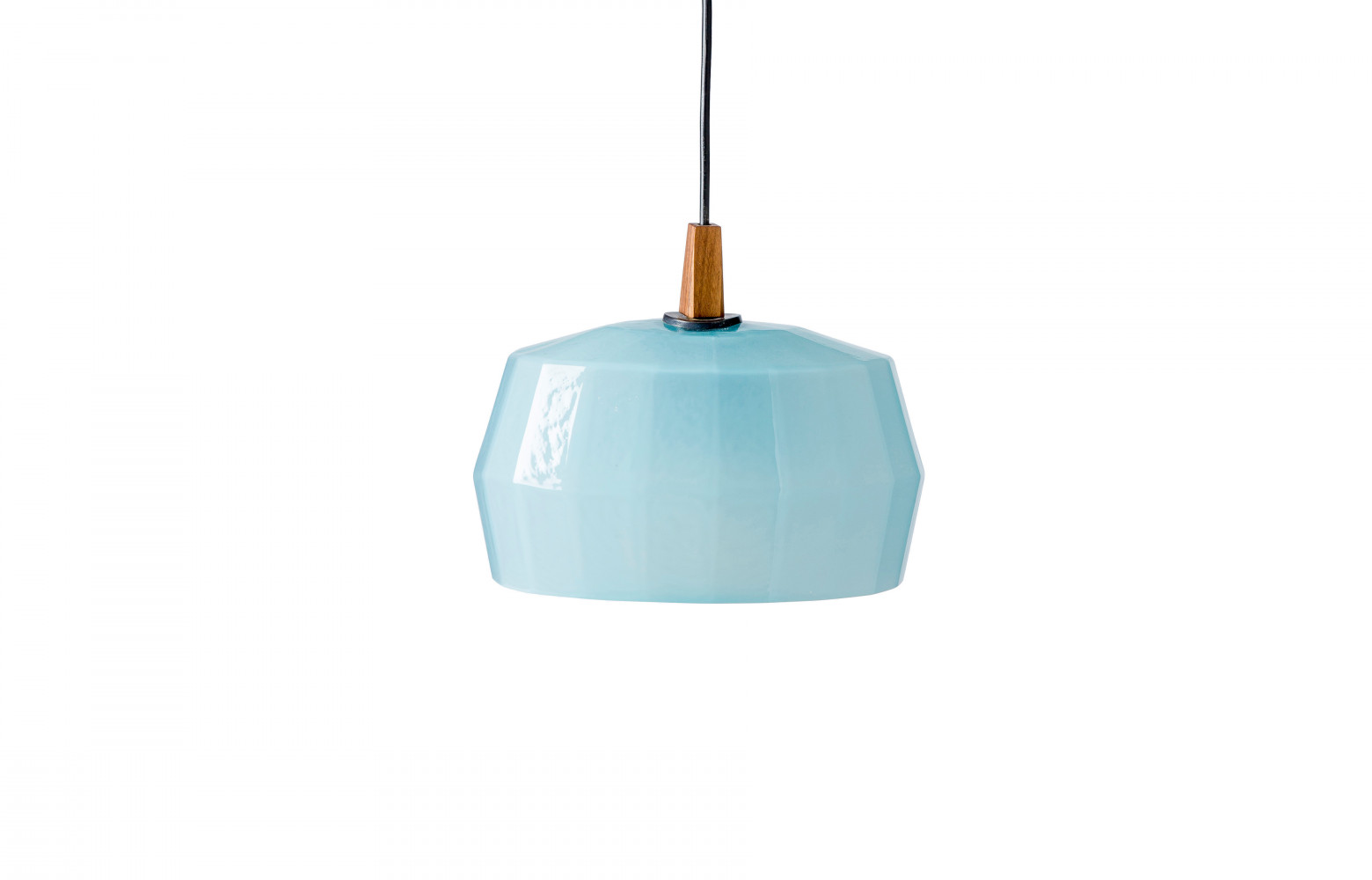 Suspension « Poly Pop Zep » fabriquée à partir de verre partiellement recyclé, 1 195 €. Token...