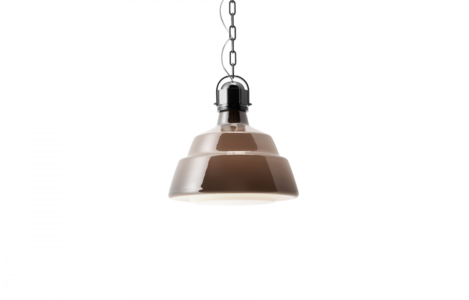Suspension « Glas » en métal chromé et verre soufflé. Design Diesel Creative Team, 750 €. Diesel...