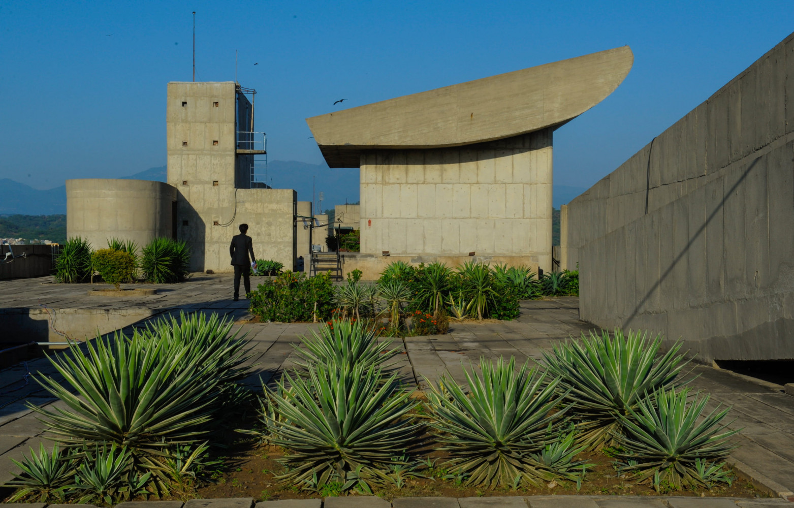 Le Complexe du Capitole signé Le Corbusier et Pierre Jeanneret à Chandigarh (Inde).