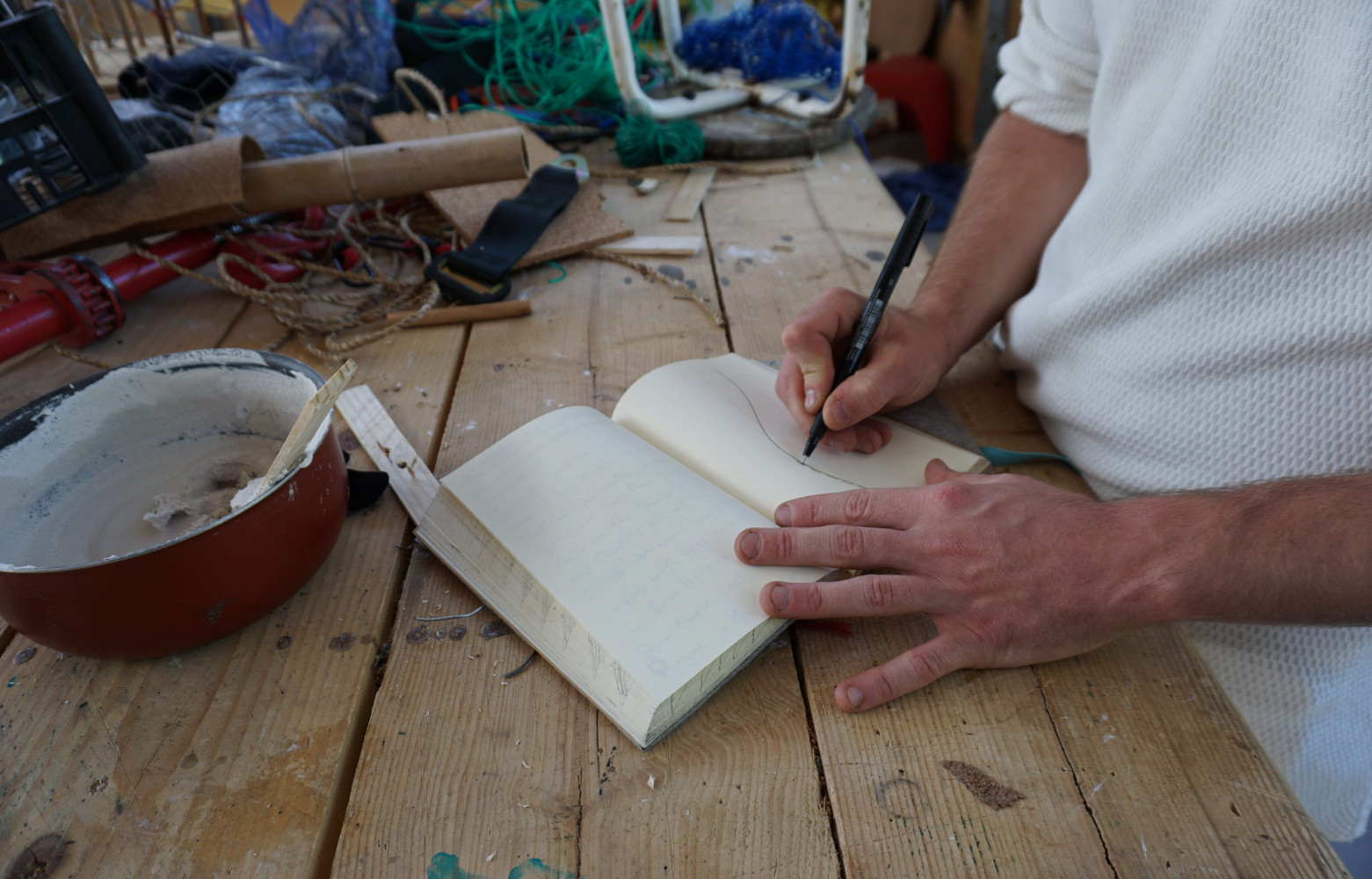 Tout au long du stage, le carnet de croquis reste un outil indispensable.