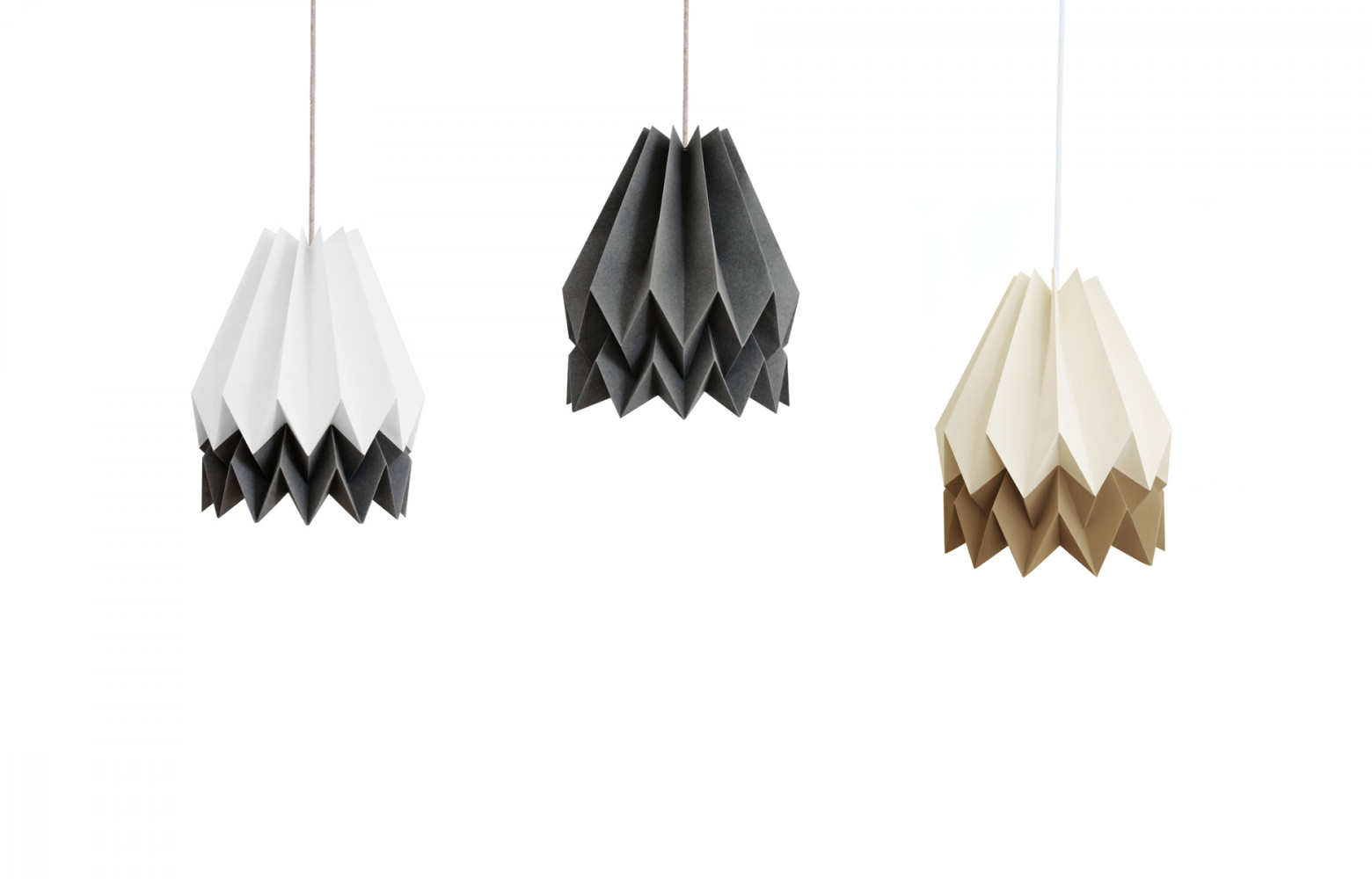 Suspension Orikomi fabriquée à la main, en papier cartonné, à partir de 61 €. Blaanc chez Lovely...
