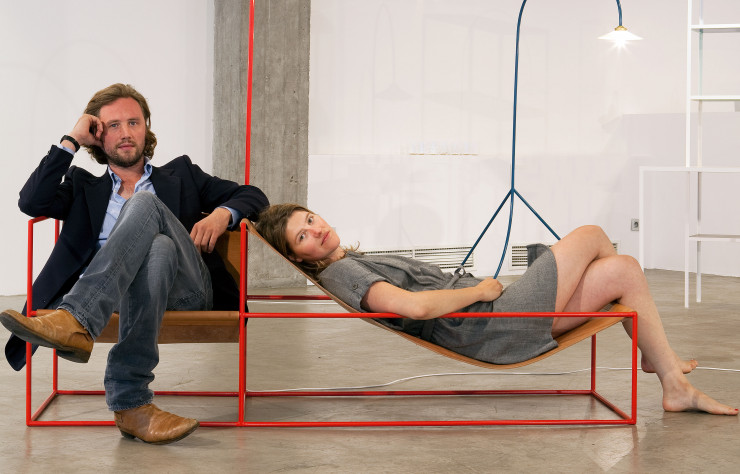 Hannes Van Severen et Fien Muller forment un duo créateur de pièces hybrides, entre art et design, à l’usage ouvert. Derrière leur « Duo Seat », la « Standing Lamp n° 1 » (2011).