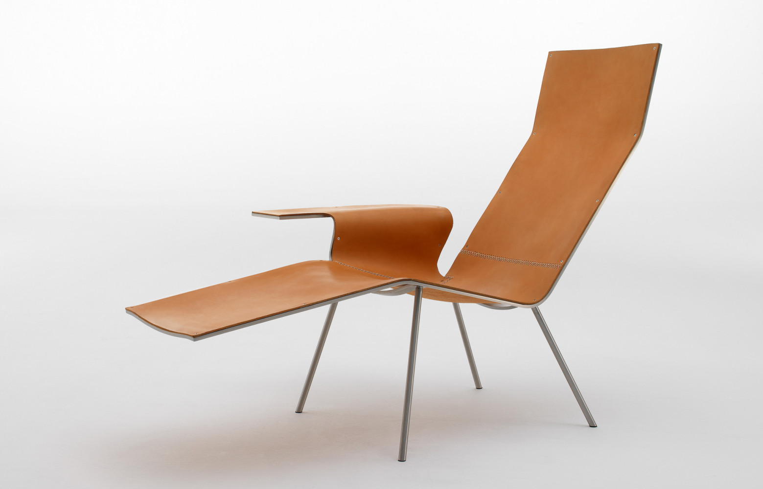 « Leather Lounge Chair » (Pastoe, 2004). Van Severen et l’éditeur hollandais Pastoe partageaient le même sens...