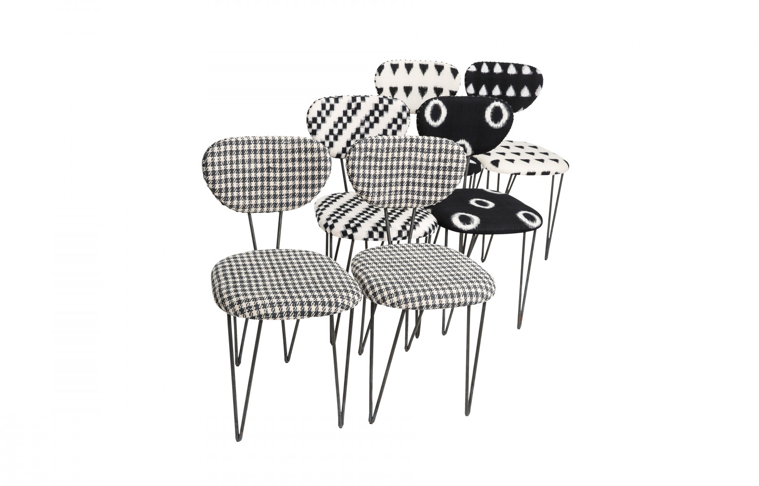 Chaises « Trombone » en acier forgé, tissus motifs ikat ou pied-de-poule tissés main au Rajasthan. Caravane.