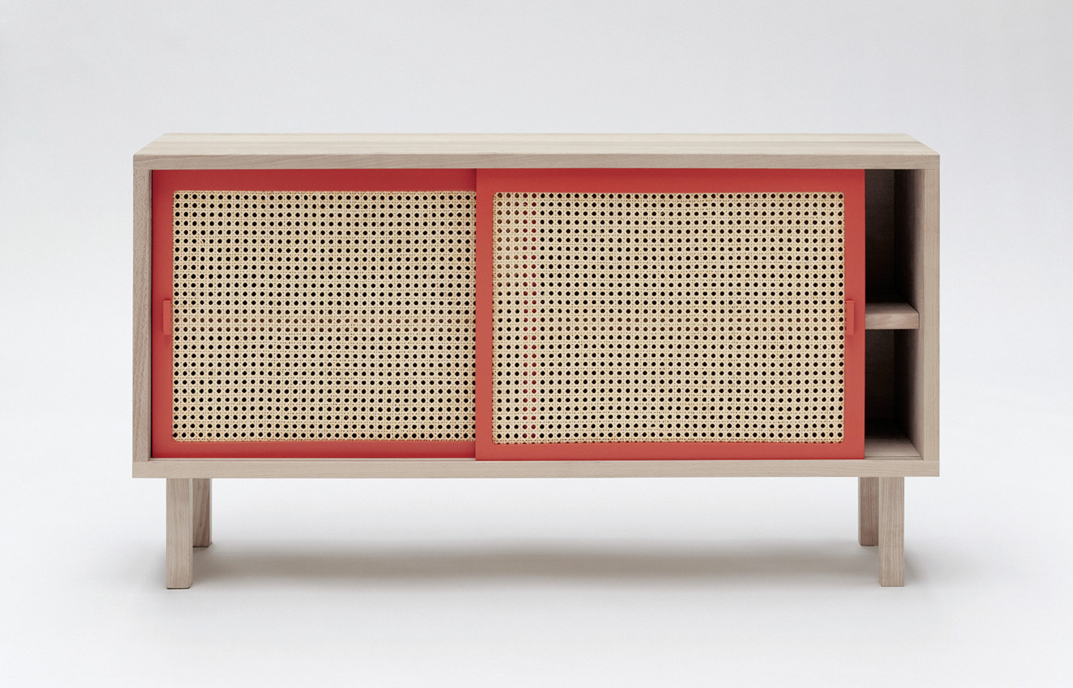 Le buffet « Straw » revisite la technique traditionnelle du cannage de rotin. Design Isabelle Gilles et...