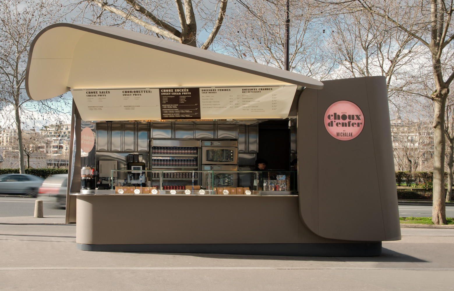 Le kiosque de « street-food » nommé « Choux d’enfer ». Un concept inédit réalisé en collaboration...