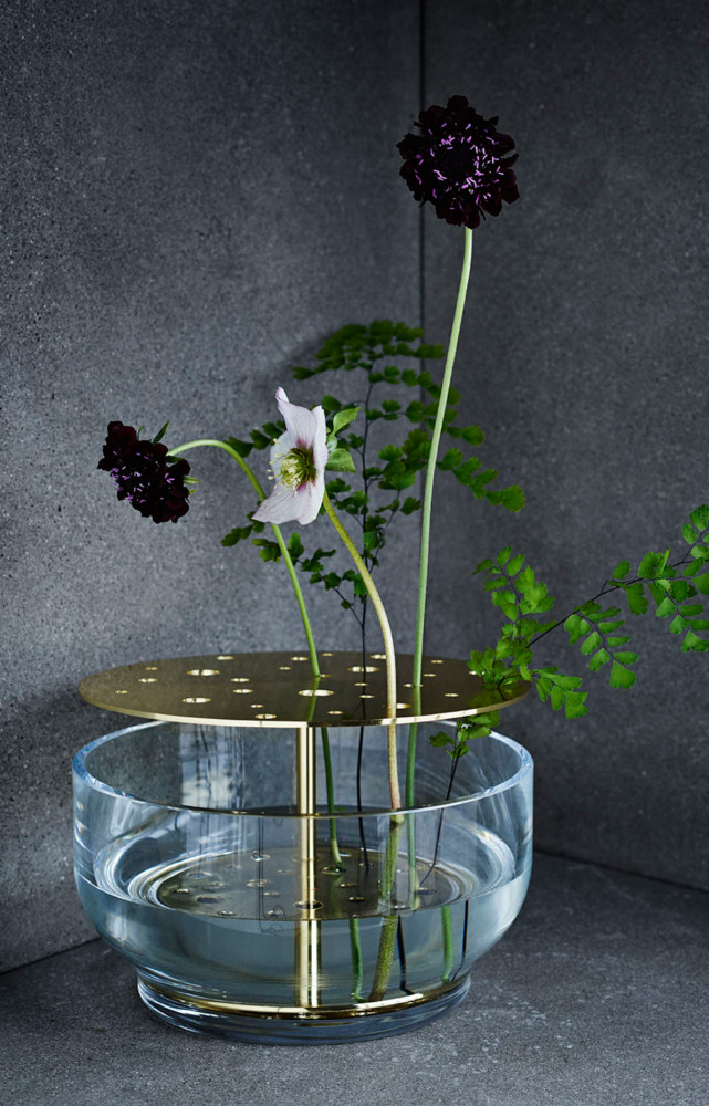 L'idée de départ du vase pique-fleurs Ikebana de Jaime Hayón est de permettre à son propriétaire d'admirer...