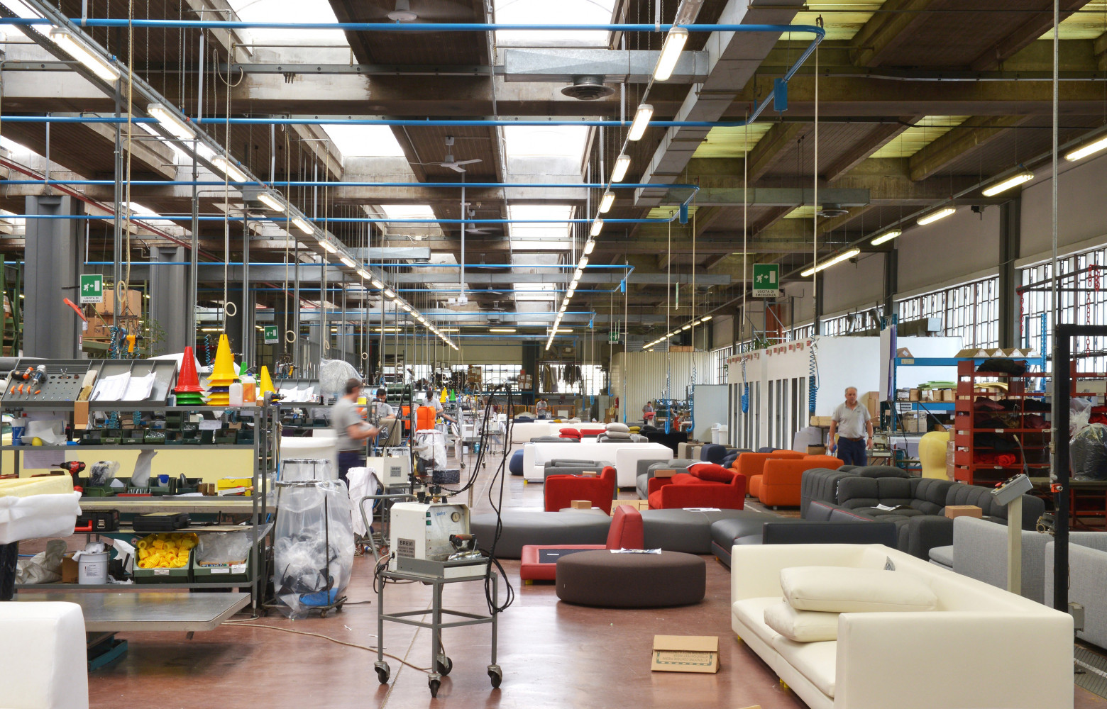 Terminés et vérifiés, les produits sont préparés pour leur expédition, avant de rejoindre le monde entier.