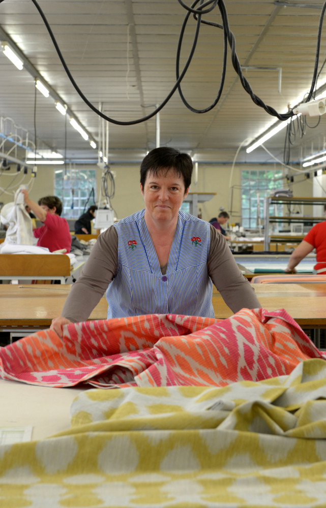 L’atelier de confection, installé dans le bâtiment du showroom, à l’entrée du village, réalise en moyenne 180...