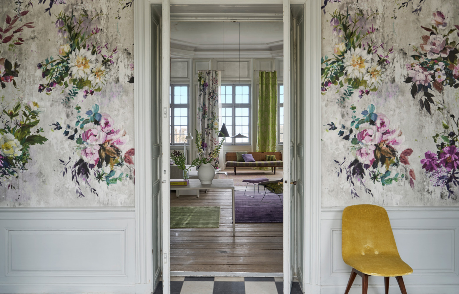 Papier peint « Aubriet Amethyst », panneau de 1,80 x 3 m (Designers Guild).
