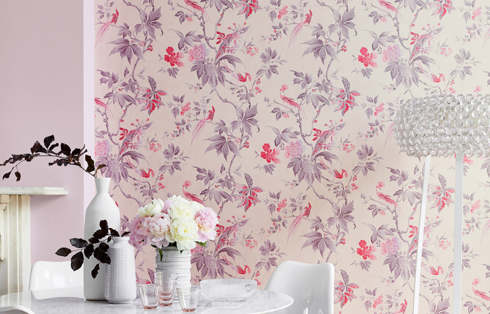 Pour la collection capsule « Pink », recoloration du papier peint « Paradise » en édition limitée...