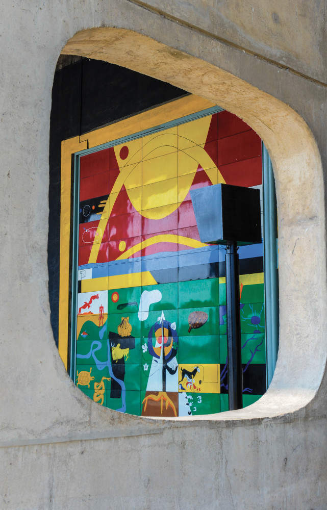 La porte de l'assemblée est l'une des principales curiosités de la ville.