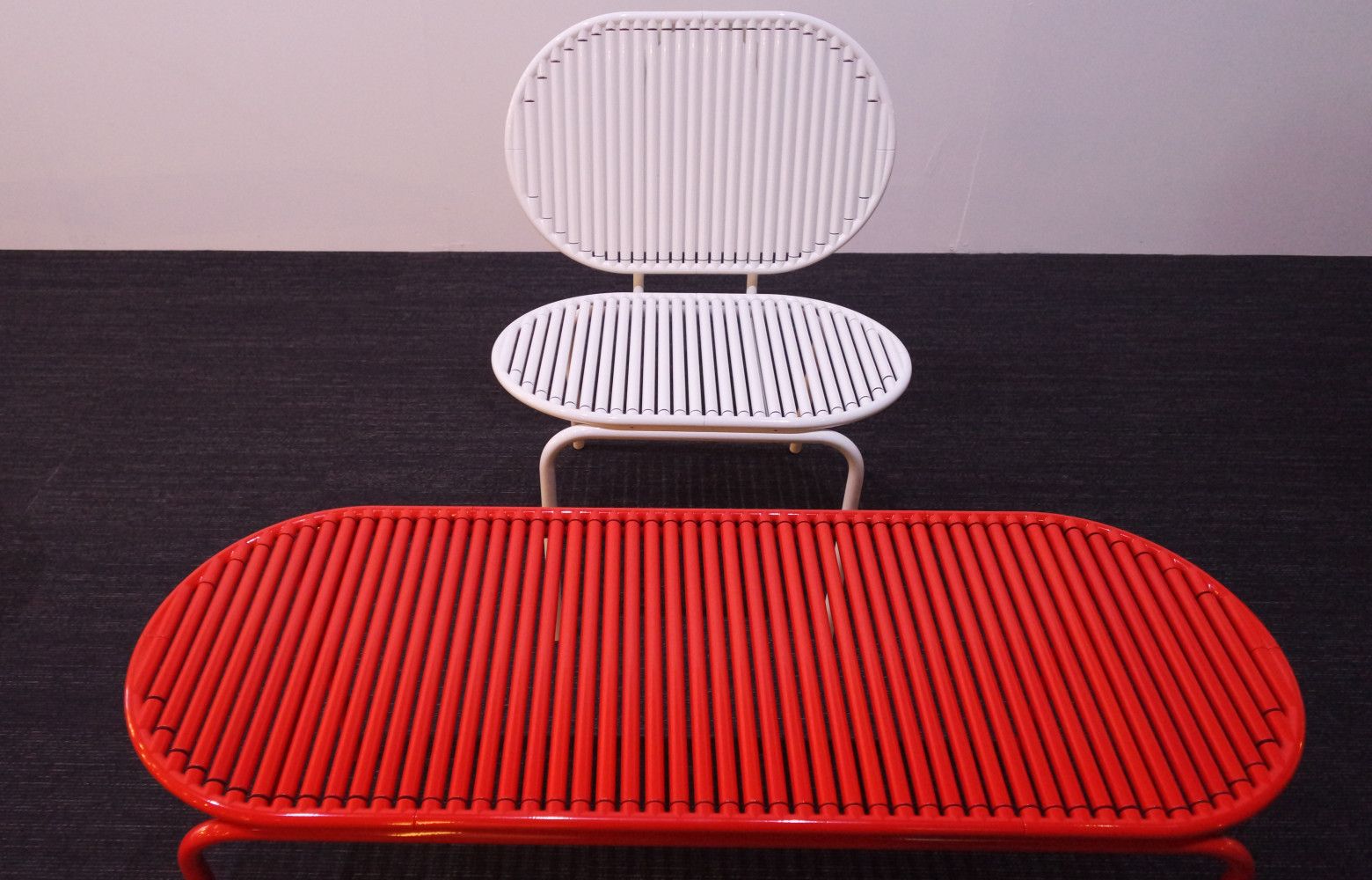 Derrière une forme archétypale se cache une chaise révolutionnaire… Composée de rouleaux rotatifs, la Roll invite à...