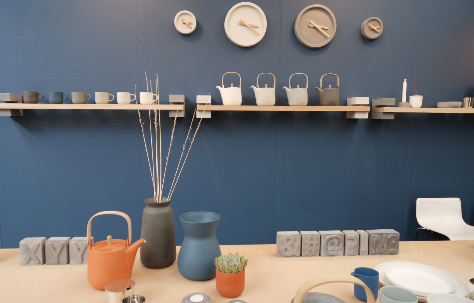 La céramiste Sue Pryke développe une collection d'une touchante simplicité et d'une délicatesse infinie. Elle l'a développée...