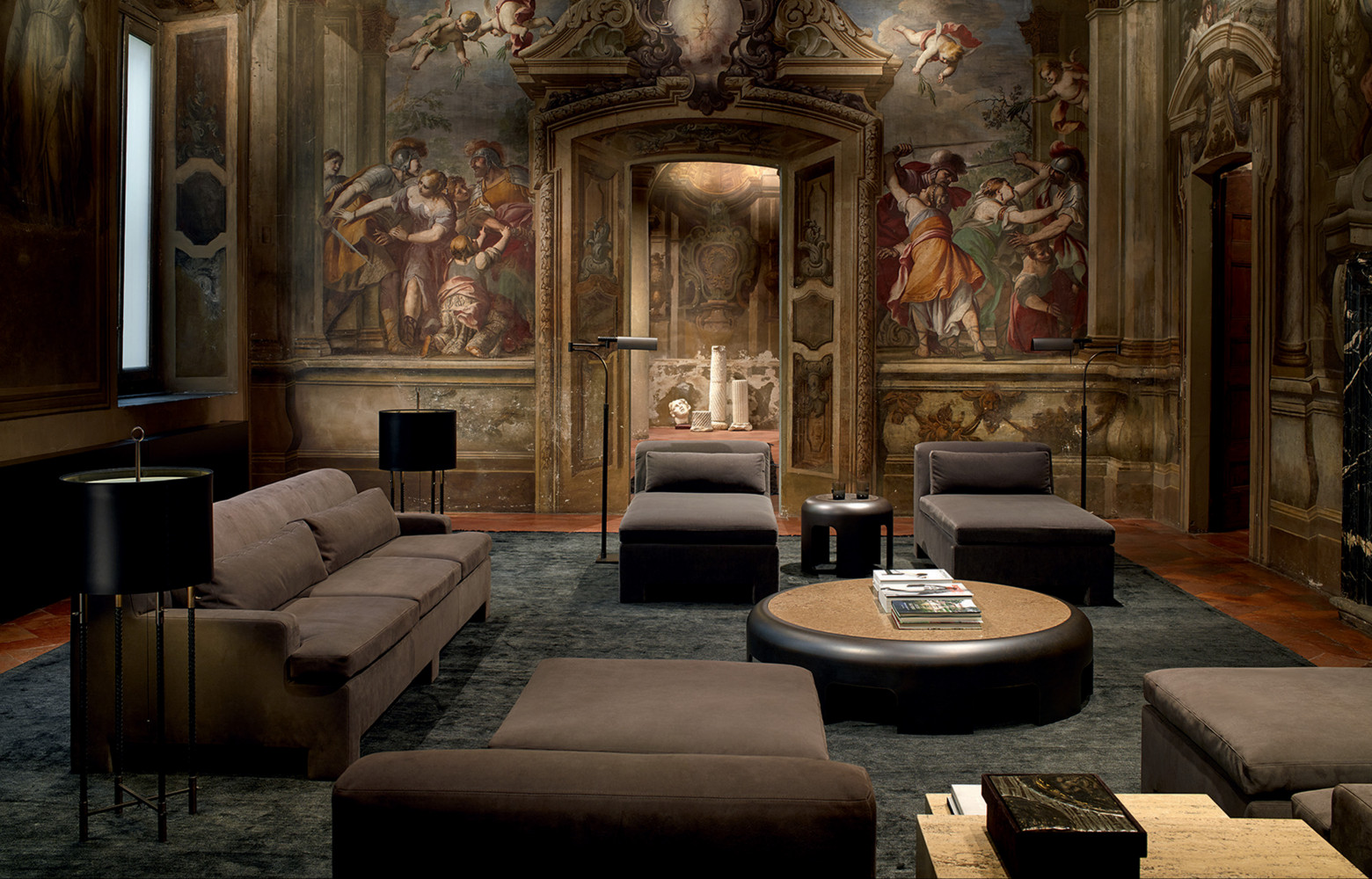 Peu de boutiques de luxe, sinon aucune au monde, ne donne autant le sentiment d’être dans un...