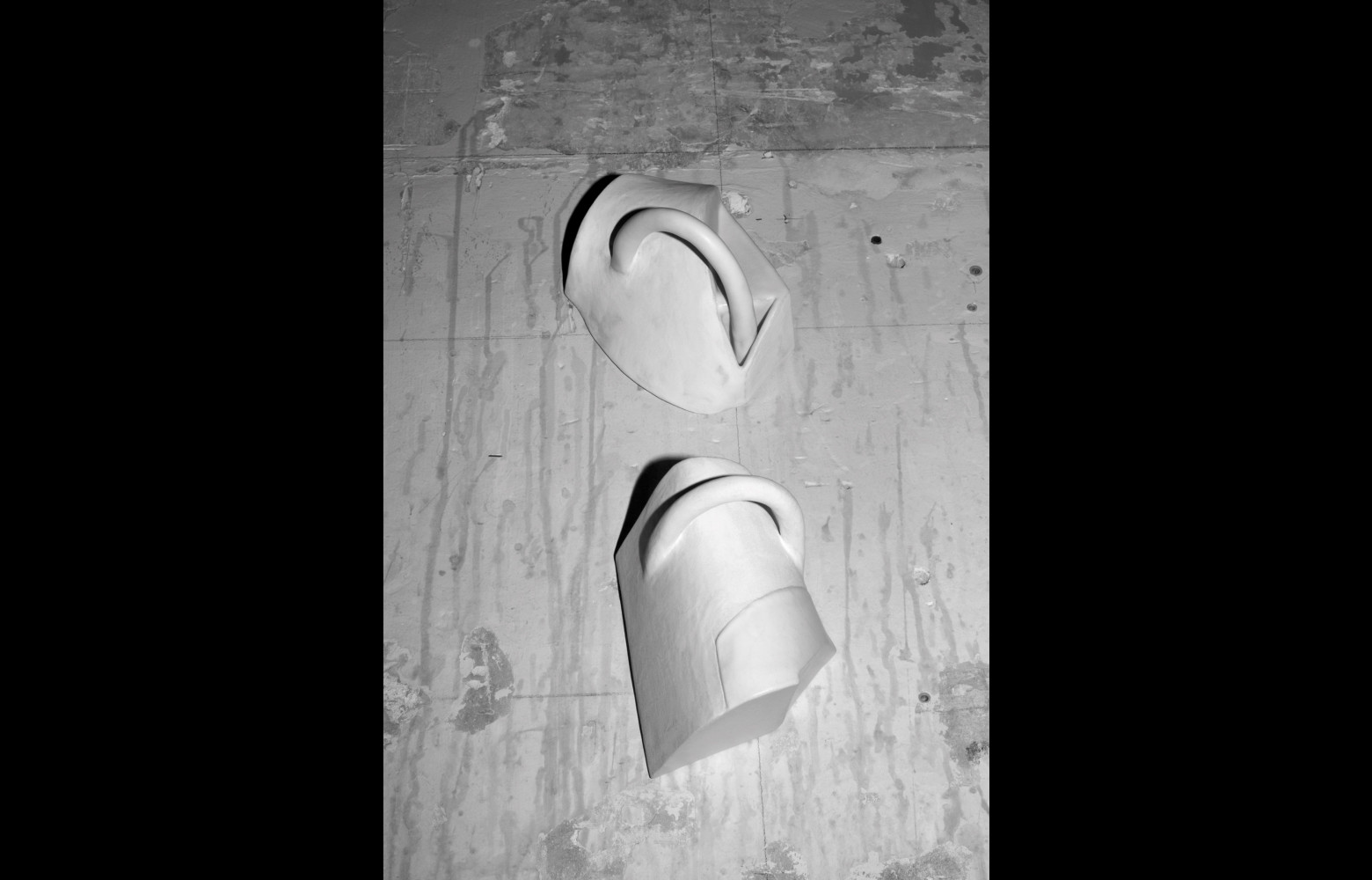 A travers ses œuvres, Clémentine Dupré redonne une indépendance à la forme, désormais capable de mouvement et...